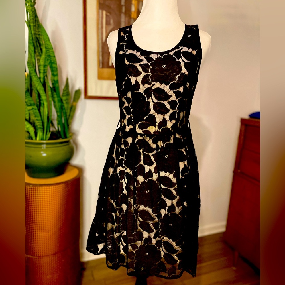 Monteau black lace over cream cotton. Medium